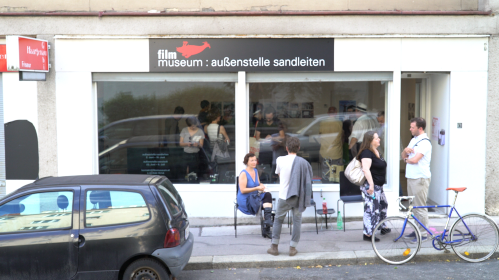 © Österreichisches Filmmuseum, Patrick Holzapfel Ladenlokal mit Schild