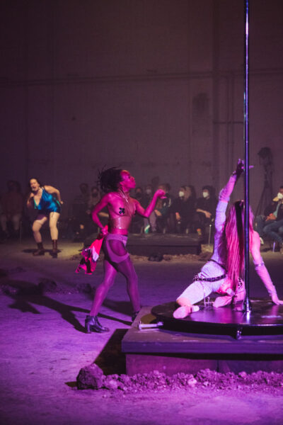 Mehrere Performer:innen