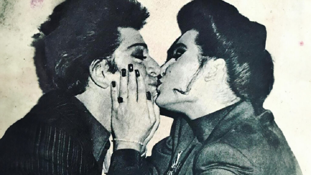Zeki Müren kissing Bülent Ersoy Closeup